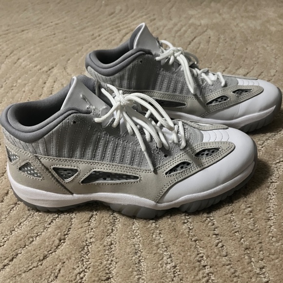 Athletic_Shoes